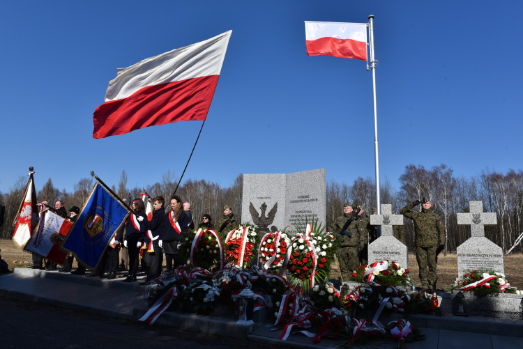 Na katowickim cmentarzu pochowano trzech żołnierzy podziemia niepodległościowego, fot. IPN