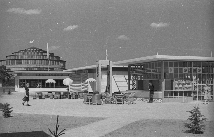 Hala Stulecia we Wrocławia podczas Wystawy Ziem Zachodnich w 1948 r., fot. PAP/CAF/Kondracki