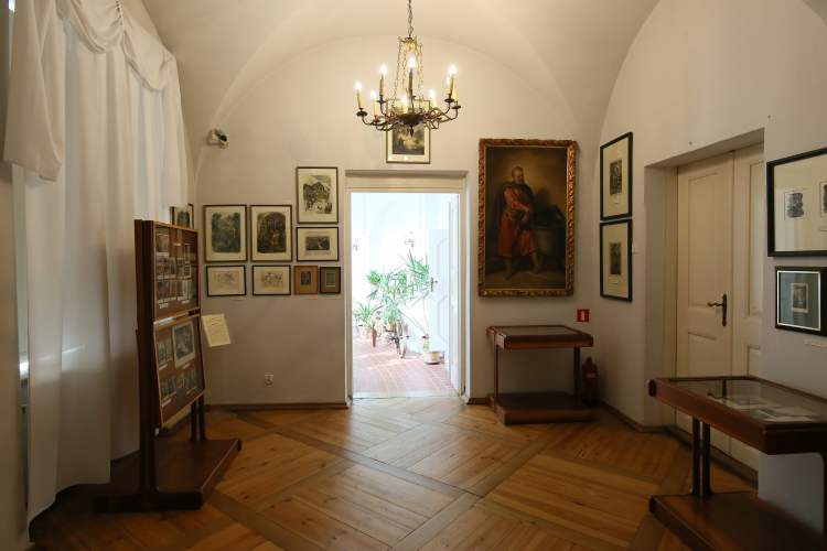 Jedno z wnętrz Muzeum Adama Mickiewicza w Śmiełowie. Fot. PAP/Tomasz Wojtasik