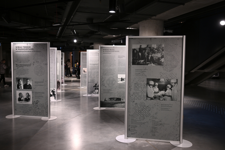 Otwarcie wystawy pt. "Wielki głód w Kazachstanie (Aszarszyłyk). Historia nieznana" w Muzeum II Wojny Światowej w Gdańsku, 2023 r. PAP/Marcin Gadomski