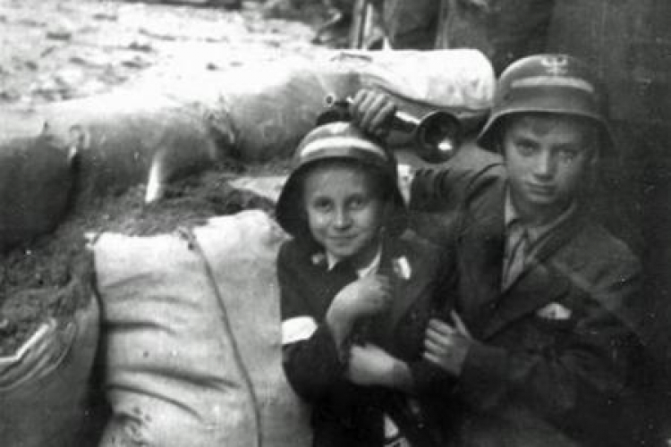 Dzieci w Powstaniu Warszawskim, fot. Narodowe Archiwum Cyfrowe