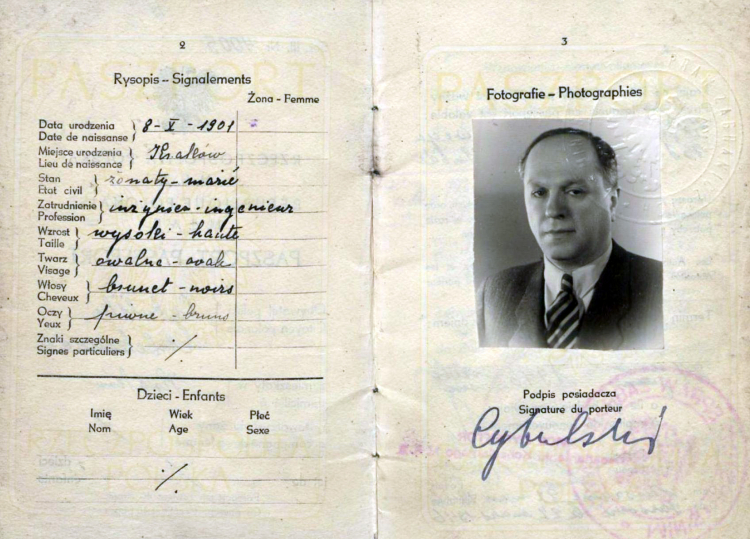 Polski paszport wydany Aleksandrowi Weissbergowi w 1946 na nazwisko Aleksander Cybulski. Fot. Wikimedia Commons