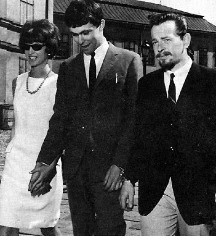 Olofsson w drodze do sądu w 1967 roku, ze swoją ówczesną narzeczoną. Źródło: en.wikipedia