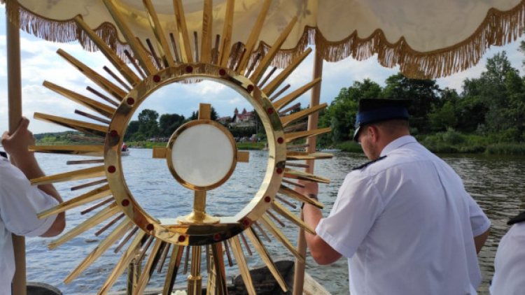 Wiślana Procesja Eucharystyczna, fot. Salezjanie Czerwińsk