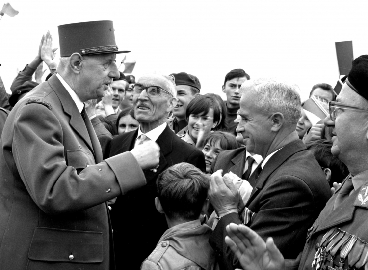 Prezydent de Gaulle na Westerplatte - generał złożył wizytę w Polsce 6-12 września 1967 r. Fot. PAP/Jan Morek