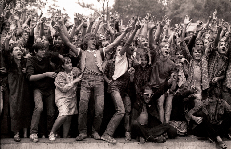 Jarocin 1982, Publiczność Ogólnopolskiego Przeglądu Muzyki Młodej Generacji, fot. PAP/Wojciech Kryński