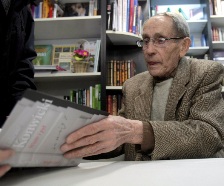 Tadeusz Konwicki (1926-2015), fot. PAP/Leszek Szymański