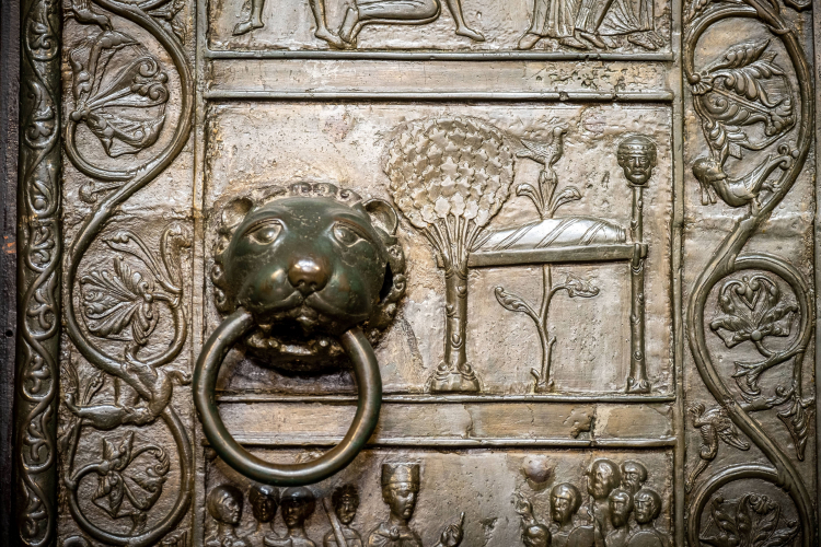 Fragment drzwi gnieźnieńskich, fot. PAP/Archiwum Kalbar