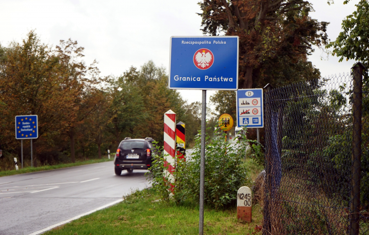 Polsko-niemieckie przejście graniczne w Rosówku. Fot. PAP/Marcin Bielecki