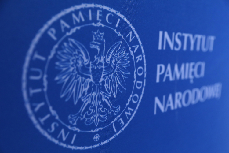 Logo Instytutu Pamięci Narodowej, fot. PAP/Rafał Guz