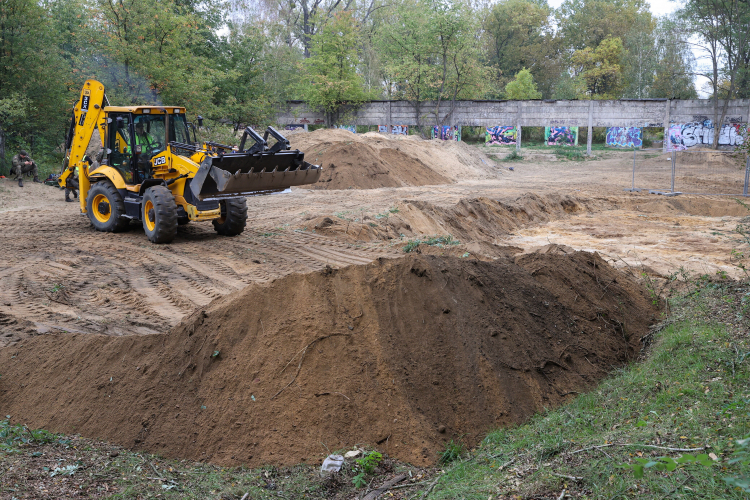 Prace archeologiczne na dawnym poligonie Brus w Łodzi w 2024 r. Fot. PAP/Marian Zubrzycki
