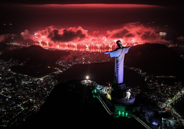 Rio de Janeiro, rzeźba Chrystusa autorstwa Paula Landowskiego, fot. PAP/EPA/EFE/Antonio Lacerda