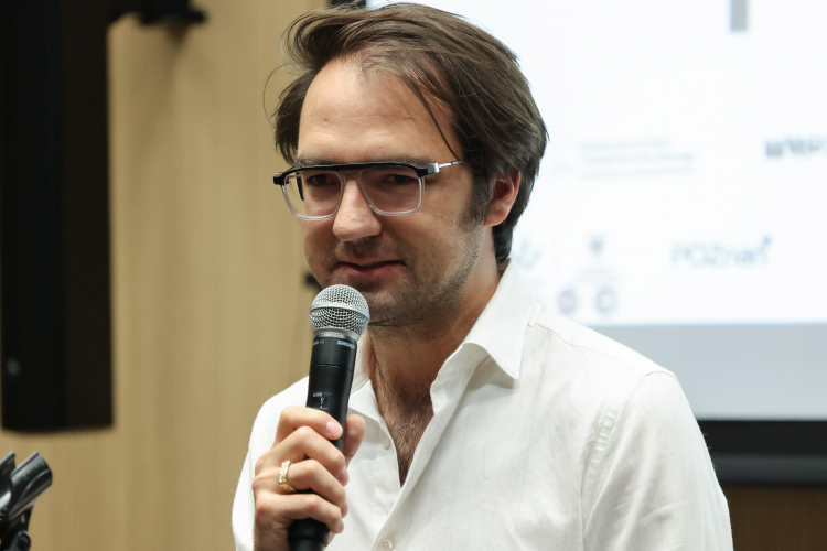 Aleksander Dębicz podczas prezentacji projektu „1025. Muzyka Katedr” w Muzeum Historii Polski, fot. PAP/Albert Zawada