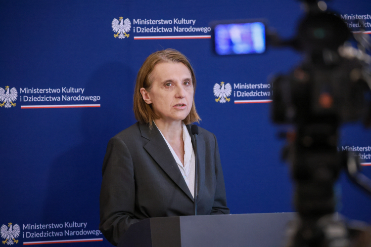Minister kultury i dziedzictwa narodowego Hanna Wróblewska podczas konferencji prasowej w Warszawie 23 czerwca 2025 r. Fot. PAP/Leszek Szymański