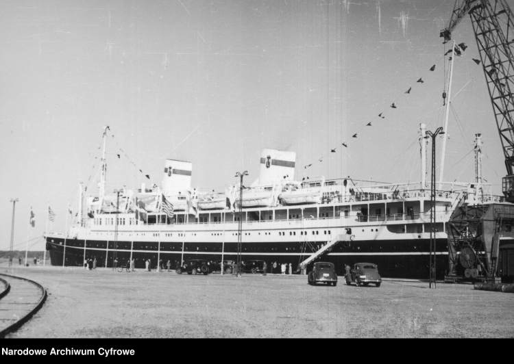 Statek MS „Batory” w porcie w Helsinkach, 1936 - 1939 r. NAC