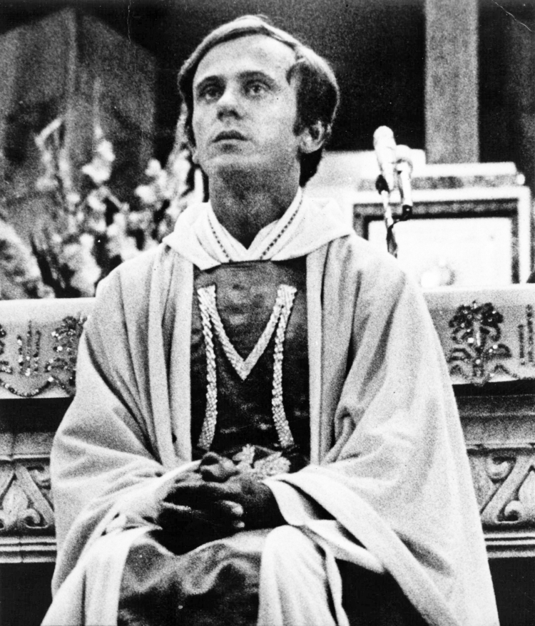 Ks. Jerzy Popiełuszko. Fot. Public domain, via Wikimedia Commons