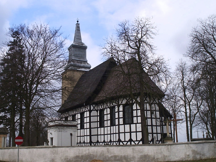 Kościół Najświętszej Maryi Panny Niepokalanie Poczętej w Oporowie. /Źródło: Wikipedia/ Fot. Jan Jerszyński