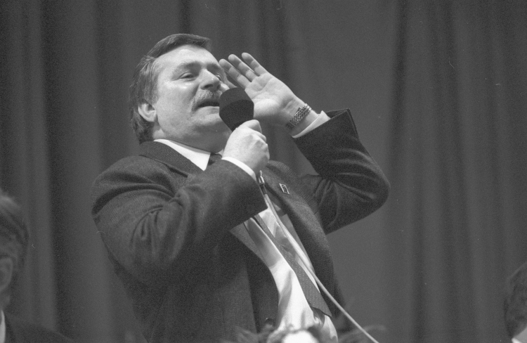 Lech Wałęsa, 1990 r. Fot. PAP/Andrzej Zbraniecki