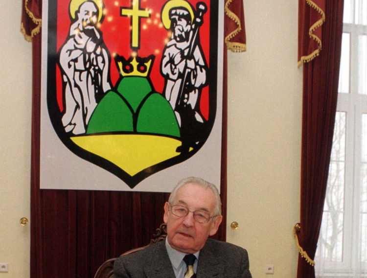 Andrzej Wajda (w 2000 r.) odebrał tytuł honorowego obywatela Suwałk. Fot. PAP/Zdzisław Lenkiewicz
