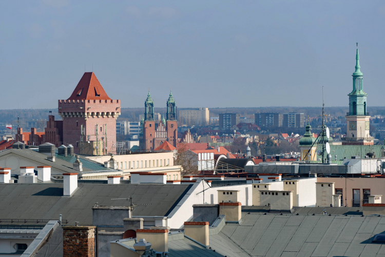 Poznań, widok na zabytkowe kamienice. Fot. PAP/Jakub Kaczmarczyk