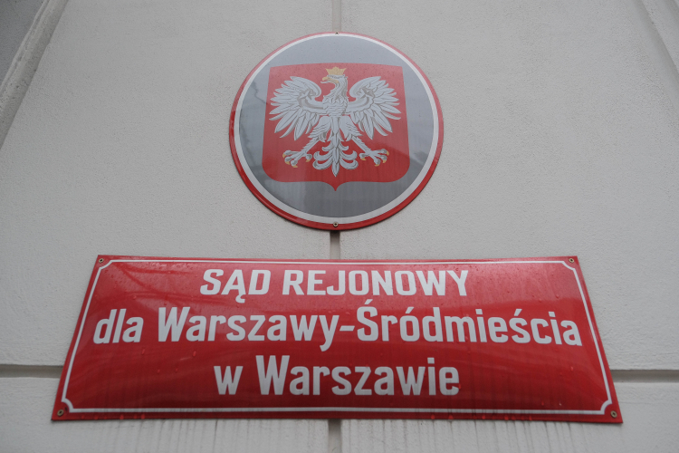 Sąd argumentował, że oskarżeni usłyszeli kary w zawieszeniu, skoro głównym sprawcom tych czynów wymierzono kary po dwa lata więzienia. Fot. PAP/Mateusz Marek 