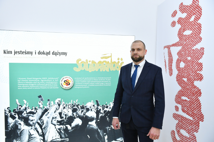 Dyrektor Instytutu Dziedzictwa Solidarności Mateusz Smolana podczas uroczystości otwarcia siedziby Instytutu Dziedzictwa Solidarności w Gdańsku. Fot. PAP/Adam Warżawa