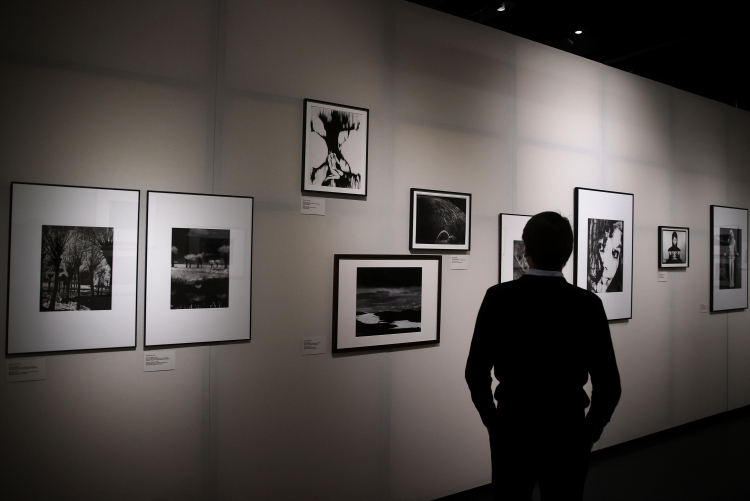 Wystawa czasowa „Fotografika. Fotografia artystyczna w Polsce 1927- 1978” w Muzeum Fotografii w Krakowie, 2022 r. Fot. PAP/Łukasz Gągulski