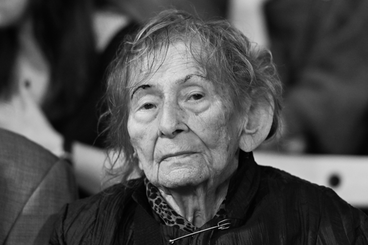 Urszula Kozioł (1931-2025) podczas gali 28. edycji Nagrody Literackiej Nike w Bibliotece Uniwersytetu Warszawskiego, 6 października 2024 r. Fot. PAP/Radek Pietruszka