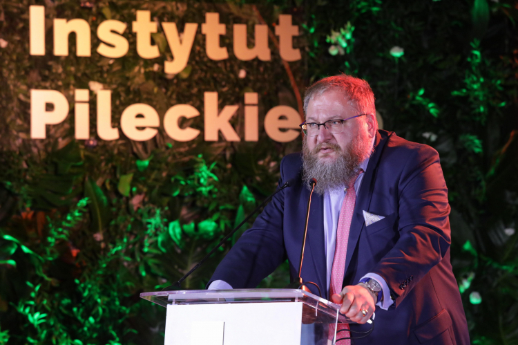 Członek jury, dyrektor Państwowego Muzeum Auschwitz-Birkenau dr Piotr Cywiński podczas gali IV edycji Międzynarodowej Nagrody im. Witolda Pileckiego w Reducie Banku Polskiego w Warszawie w 2024 r. Fot. PAP/Tomasz Gzell