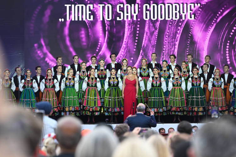 Przewodnictwo Polski w Radzie UE. Koncert Państwowego Zespołu Ludowego Pieśni i Tańca „Mazowsze” podczas Dnia polskiego w Brukseli. PAP/Daniel Gnap