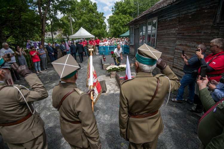 Uroczystości upamiętniające ofiary rzezi wołyńskiej w miejscowości Zielony Dąb w obwodzie rówieńskim 12 lipca 2025 r. Fot. PAP/Vladyslav Musiienko