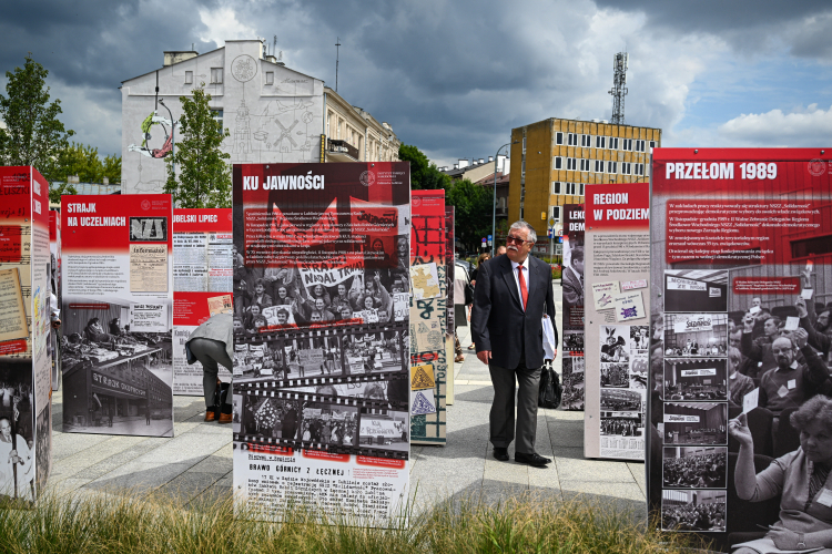 Otwarta 18 lipca w Lublinie wystawa IPN „Zaczęło się w lipcu. »Solidarność« w Regionie Środkowo-Wschodnim 1980-1989”. Fot. PAP/Wojtek Jargiło