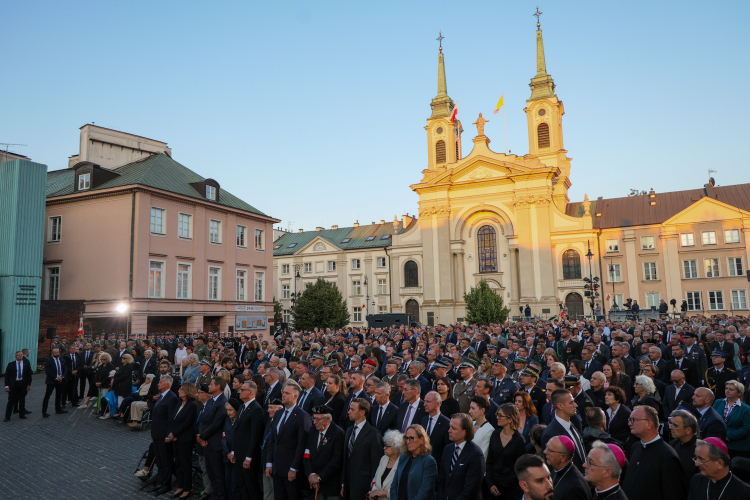 Obchody 81. rocznicy wybuchu Powstania Warszawskiego. Apel Pamięci na stołecznym pl. Krasińskich. Fot. PAP/Paweł Supernak 