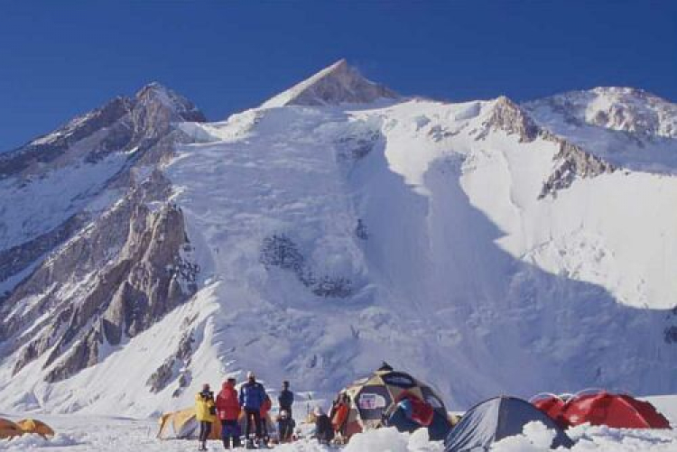 Gaszerbrum II. Widok z obozu na wysokości 5900 m n.p.m. Fot. Wikimedia Commons