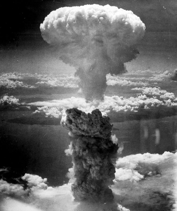 Grzyb po wybuchu atomowym nad Nagasaki o godzinie 11:02, 9 sierpnia 1945 roku. /Źródło: en.wikipedia