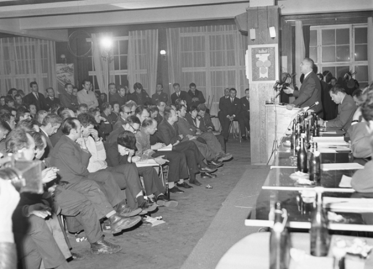 Spotkanie Gierka z robotnikami w świetlicy szczecińskiej stoczni w styczniu 1971 r. Fot. szczecin1980.pl