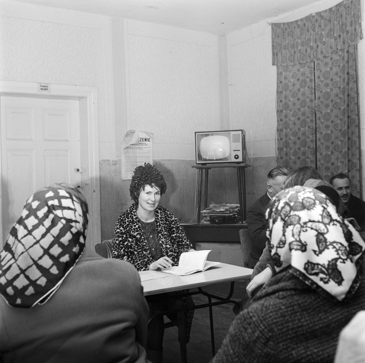 Polska 1968. Uczestnicy szkolenia rolniczego w województwie zielonogórskim. Fot. PAP/Tomasz Gawałkiewicz