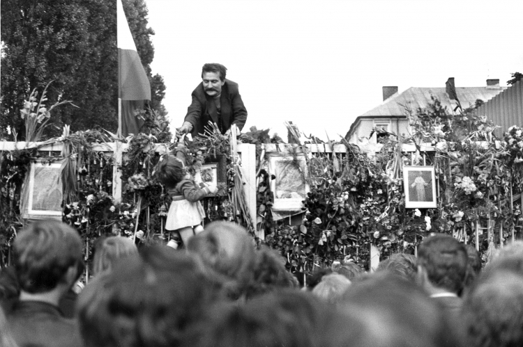 Lech Wałęsa podczas strajku w Stoczni Gdańskiej w sierpniu 1980 r. Fot. PAP/Eraz Ciołek
