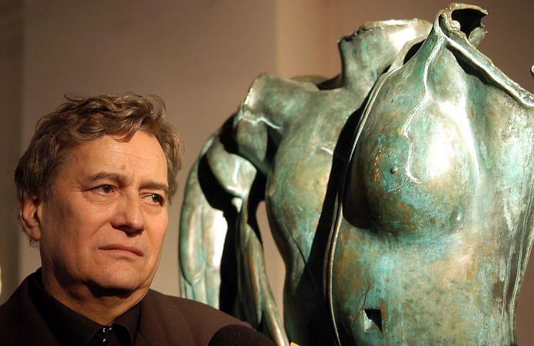 Igor Mitoraj, Warszawa 2004 r., Fot. PAP Andrzej Rybczyński