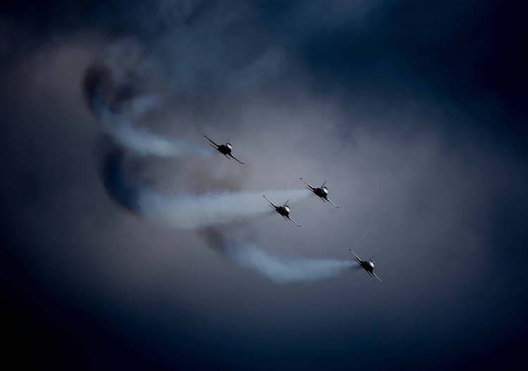 Loty treningowe przed rozpoczynającym się jutro Air Show w Radomiu, 2013 r. PAP/Michał Walczak