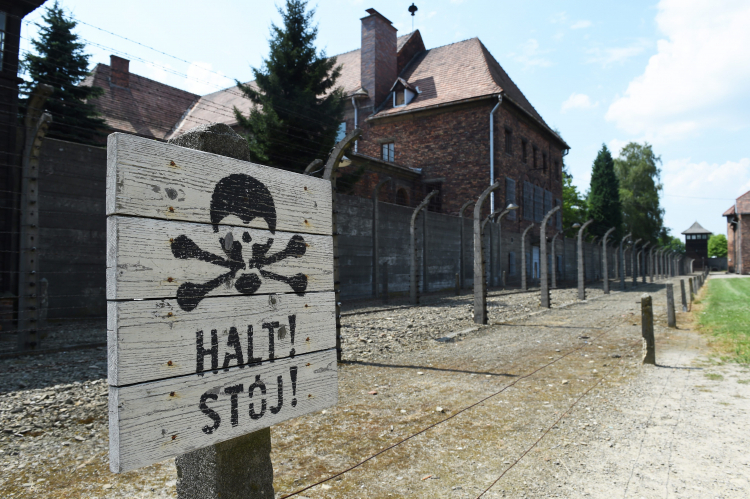 Niemiecki nazistowski obóz koncentracyjny i zagłady Auschwitz. Fot. PAP/Jacek Bednarczyk