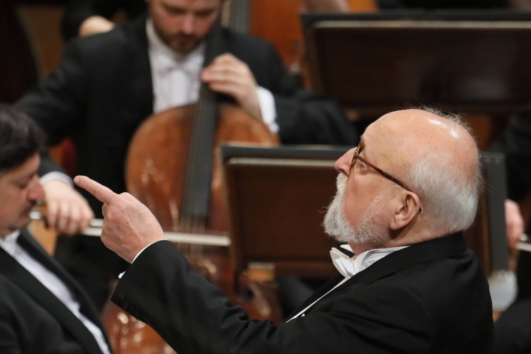 Warszawa, 21 marca 2018 r. Dyrygent Krzysztof Penderecki podczas koncertu w ramach 22. Festiwalu Beethovenowskiego w Sali Koncertowej Filharmonii Narodowej w Warszawie. Fot. PAP/Paweł Supernak