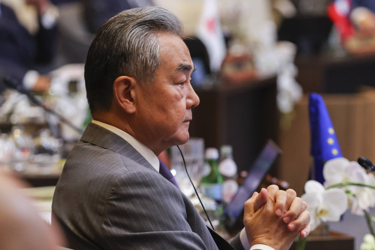 Minister spraw zagranicznych Chin Wang Yi podczas 58. Spotkania Ministrów Spraw Zagranicznych Stowarzyszenia Narodów Azji Południowo-Wschodniej (ASEAN) w Kuala Lumpur w Malezji, 11 lipca 2025 r. Fot. EPA/FAZRY ISMAIL