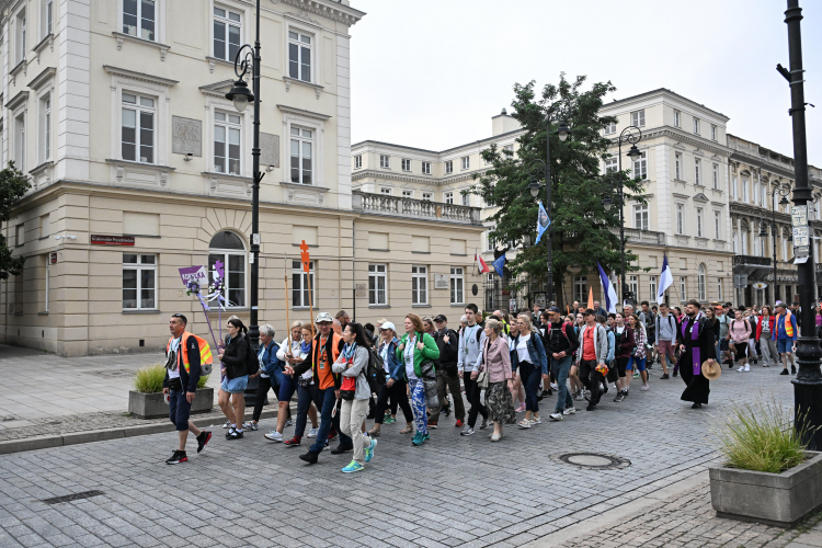 314. Warszawska Pielgrzymka Pieszej (WPP) na Jasną Górę ruszyłą 6 sierpnia. Jest najstarsza w stolicy, nazywana paulińską - pierwszy raz odbyła się w 1717 r. Hasło tegorocznej: „Serce Jezusa źródło nadziei”. Fot. PAP/Radek Pietruszka 