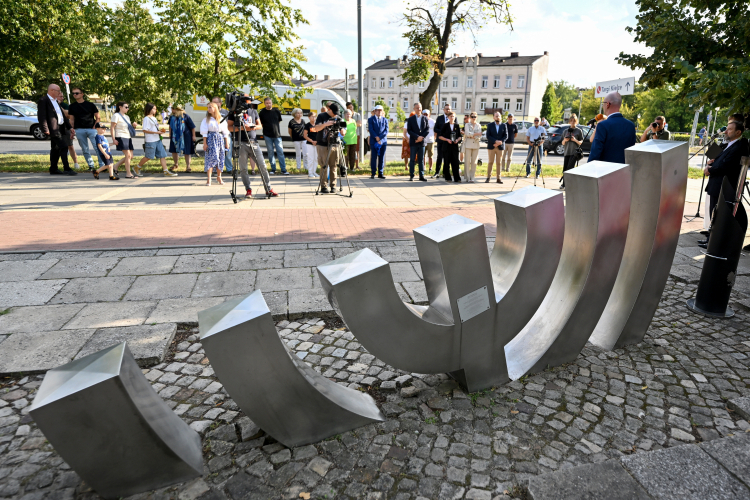 Uroczystości przy pomniku „Menora" w 83. rocznicę zagłady kieleckiego getta. Fot. PAP/Piotr Polak 