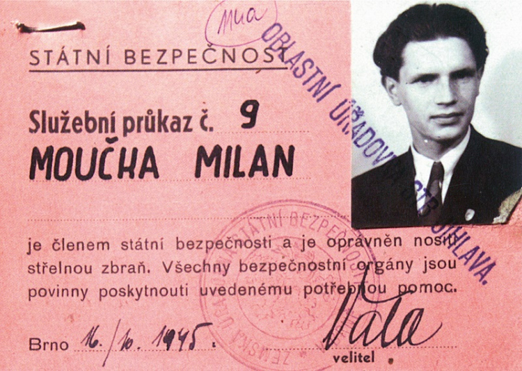 Legitymacja członka StB wydana w 1945 r. Fot. Úřady, Public domain, via Wikimedia Commons