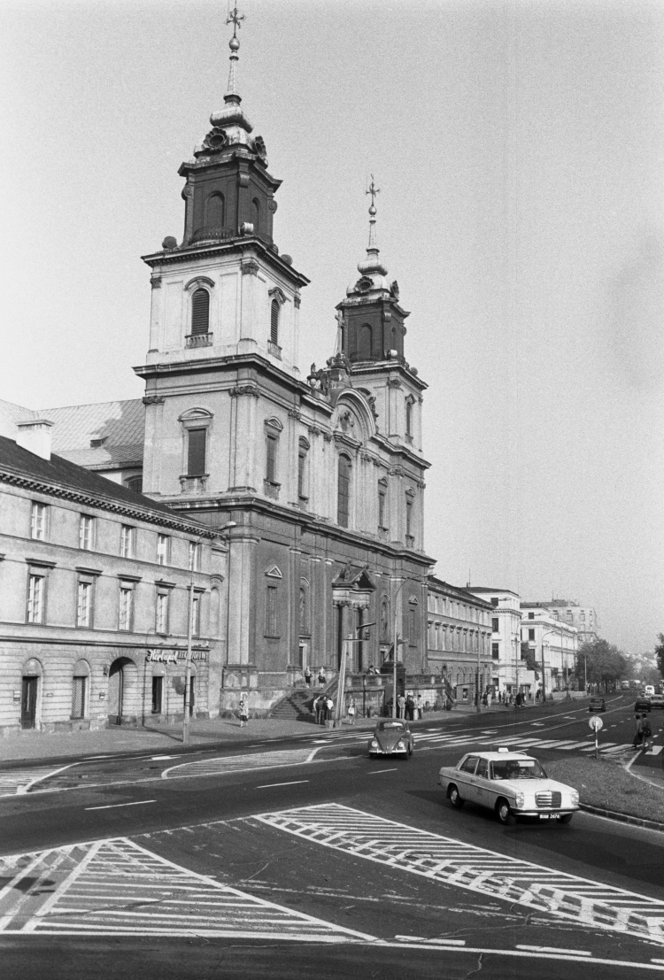 Trzy i pół miliona osób przy odbiornikach – 45 lat temu odbyła się pierwsza transmisja mszy z kościoła św. Krzyża