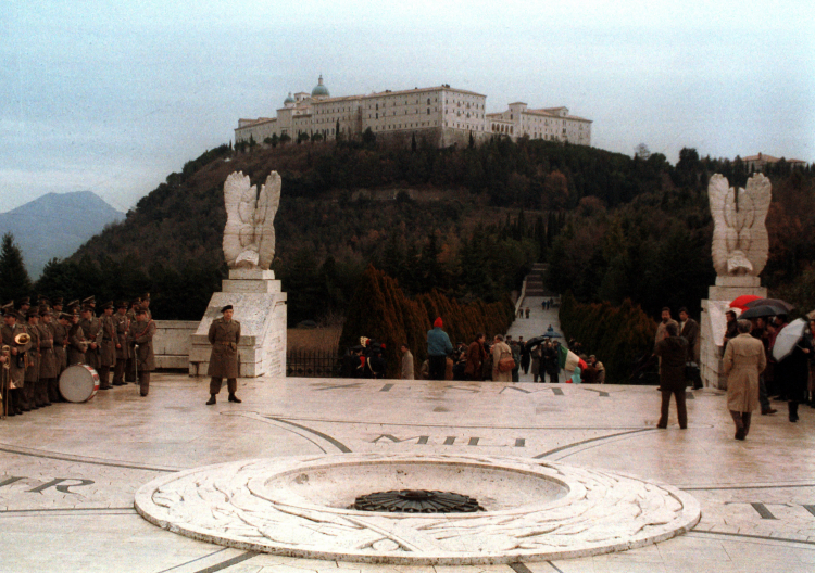 Polski cmentarz na Monte Cassino. Fot. PAP/Tadeusz Zagoździński