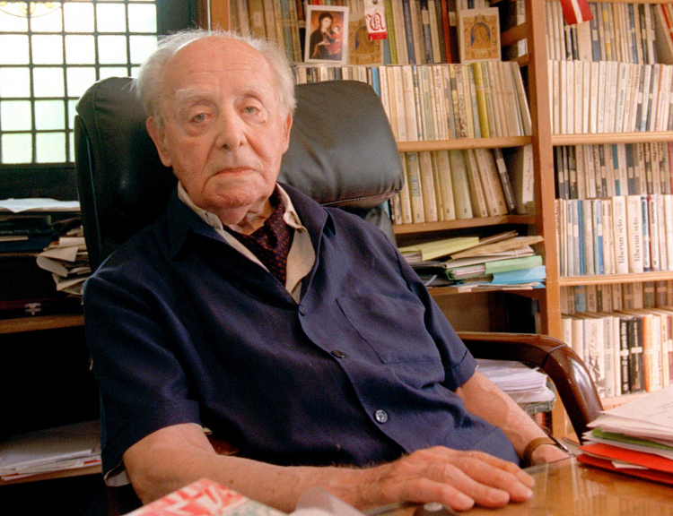 Jerzy Giedroyc w siedzibie Instytutu Literackiego w Maisons-Laffitte pod Paryżem w 1999 r. Fot. PAP/Archiwum 
