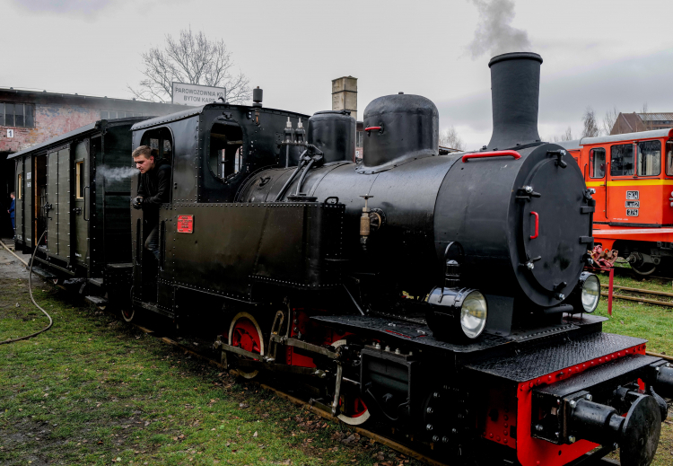 Górnośląskie Koleje Wąskotorowe - parowóz Ryś. Fot. PAP/Andrzej Grygiel